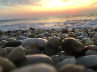 Obraz premium stones on beach at sunset