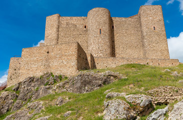 Fototapeta na wymiar Castillo medieval en una colina. castillo de Segura de la Sierra en Andalucía España