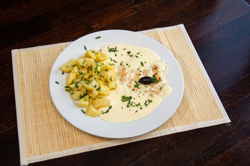 Chicken breast with cream sauce and nature potatoes