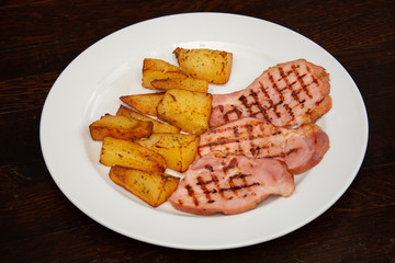 Peasant ham with nature potatoes