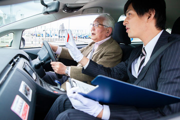 運転実習を行う高齢者ドライバー