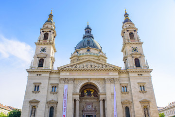 Fototapeta na wymiar St. Stephen's Basilica, a cathedral in Budapest, Hungary