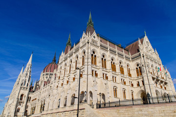 Fototapeta premium Hungarian Parliament Building on the banks of the Danube, Budapest, Hungary