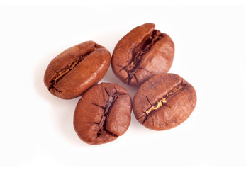 Obraz premium coffee beans isolated on white background