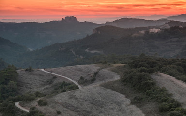 Atardecer en el parque natural de Sant Llorenç del Munt (Cataluña, España)