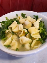 sopa com massa de galinha