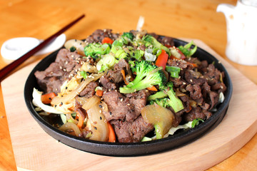 Stir fried beef and mixed vegetables with teriyaki sauce served on a sizzling plate.
