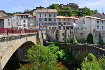 Fototapeta na wymiar Olliergues (63880) entre deux ponts, département du Puy-de-Dôme en région Auvergne-Rhône-Alpes, France