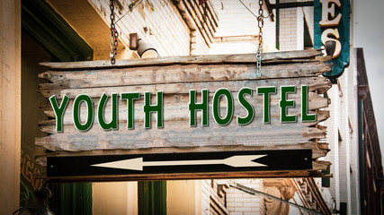 Obraz premium Street Sign to Youth Hostel