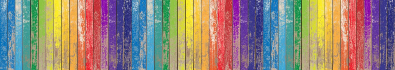 Hölzerner Hintergrund der Verkleidung in den Regenbogenfarben © Unclesam