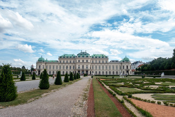 Obraz premium Vienna, Austria - August 2019 - View of Belvedere palace and gardens
