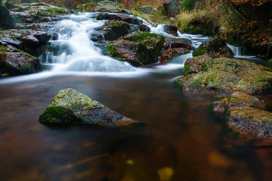 Unterer Bodewasserfall im Herbst
