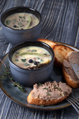 Chicken liver paste with thyme