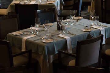 table setting in restaurant