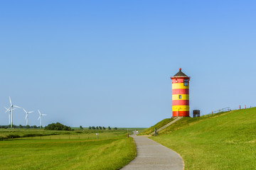 Fototapeta na wymiar Pilsumer Leuchtturm mit blauem Himmel, Pilsum, Nordseeküste, Ostfriesland, Niedersachsen, Deutschland 