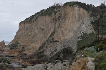 Napoli - Rupe sulla Baia di Trentaremi dal Parco Archeologico di Pausilypon