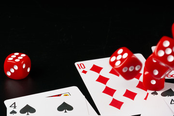 Obraz premium Dice and cards scattered on table close up