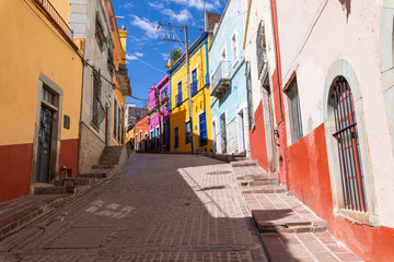 Fototapeta na wymiar Colored colonial houses in old town of Guanajuato. Colorful alleys and narrow streets in Guanajuato city, Mexico. Spanish Colonial Style.