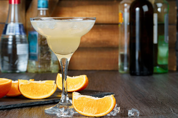 Alcoholic coktail served with orange slice close up