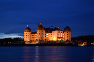 Fototapeta na wymiar Blaues Schloss