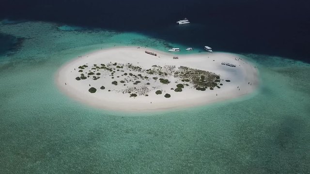 Isla maldivas a vista de dron