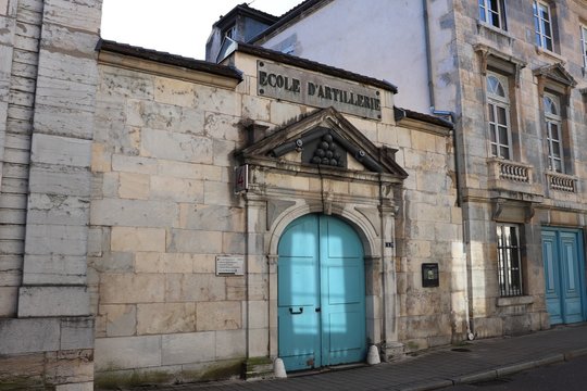 Ancien couvent des Clarisses puis fabrique d'armes &agrave; Besan&ccedil;on vu de l'ext&eacute;rieur - Ville de Besan&ccedil;on - D&eacute;partement du Doubs - R&eacute;gion Franche Comt&eacute; - France