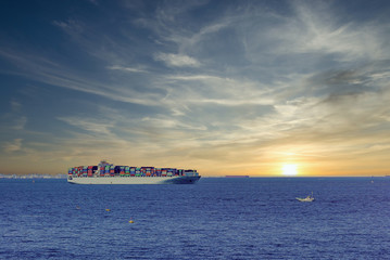 海 運送イメージ 大型輸送船