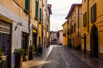 narrow street in italy without people