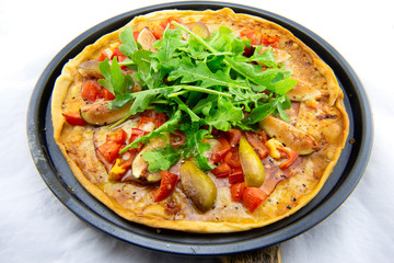 Pizza with figs, prosciutto and mozzarella