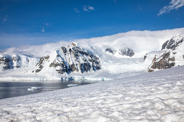 Fototapeta na wymiar Antarctic landscape