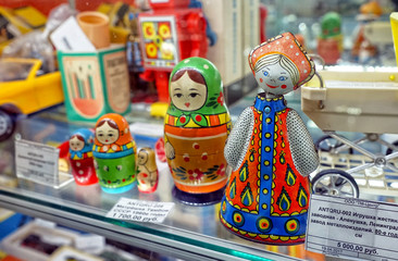 Clockwork doll, matryoshka. Showcase with old toys in a retro toy store.