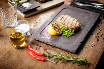 Tuna steak with panko and grilled lemon