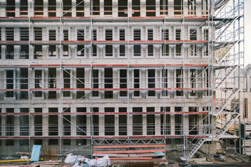 Baugerüst mit Baustelle