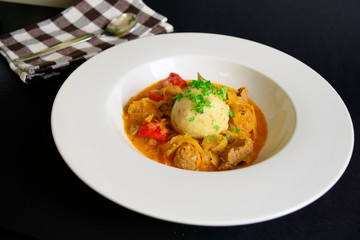 Szegediner Gulasch