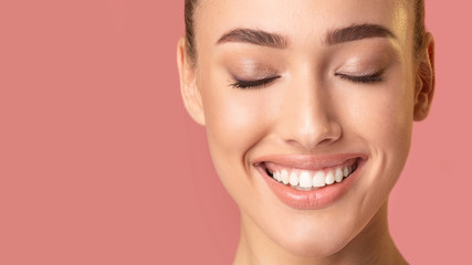 Obraz premium Pretty Girl Smiling With Eyes Closed Posing In Studio