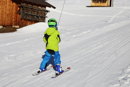 Kind im Skilift