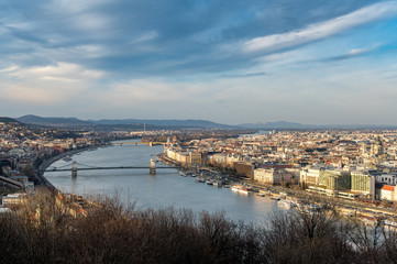 Fototapeta na wymiar view from Gellert Hill over Budapest and the Danube in beautiful evening light