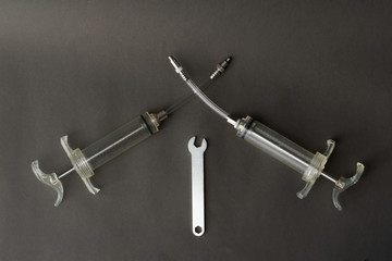 Syringe for pumping the hydraulic brakes of a Bicycle.