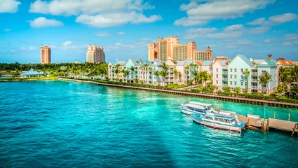 Foto op Plexiglas Skyline of Paradise Island with colorful houses at the ferry terminal. Nassau, Bahamas.  © Nancy Pauwels