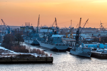 Überholung von deutschen Marineschiffen in einer Werft im  Hamburger Hafen