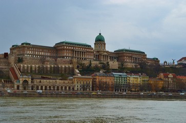 Fototapeta na wymiar Danube embankment and Budapest architecture