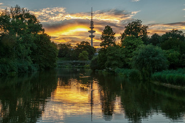 Der Fernsehturm in Hamburg © Andreas