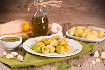 Potato gnocchi stuffed with pesto sauce.