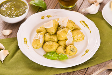 Potato gnocchi stuffed with pesto sauce.