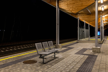 Bahnhof bei Nacht