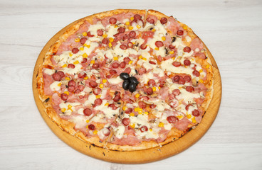 Pizza Primavera  traditional italian meal 
