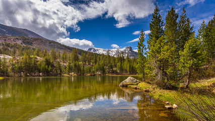 Fototapeta na wymiar Tioga Lake in the Sierra Nevada Mountain, California, USA.