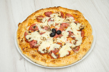 Pizza Prosciutto e Funghi