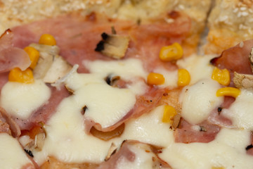 Pizza Prosciutto e Funghi