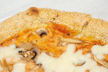 Pizza Prosciutto e Funghi